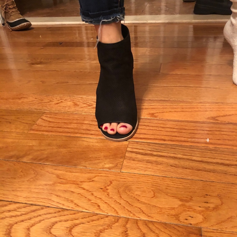 Vince Camuto Open Toed Block Heel - image 7